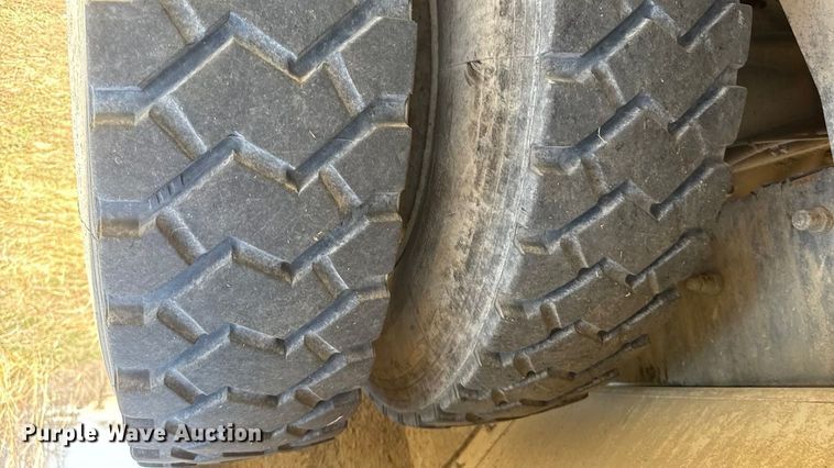 image for item ET1682 2007 Peterbilt 357 ready mix truck