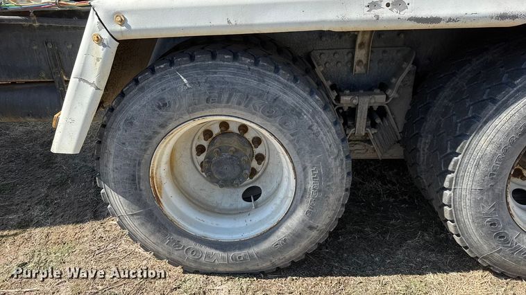 image for item ET1682 2007 Peterbilt 357 ready mix truck