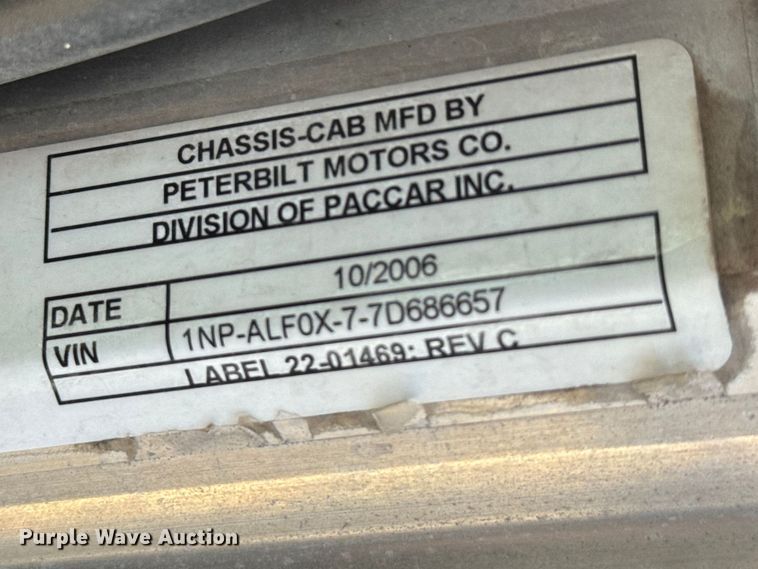 image for item ET1682 2007 Peterbilt 357 ready mix truck