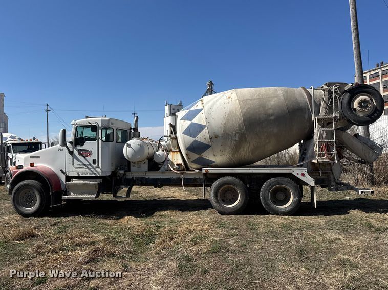 image for item ET1683 2007 Kenworth W900 ready mix truck