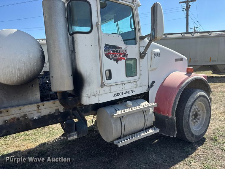 image for item ET1683 2007 Kenworth W900 ready mix truck