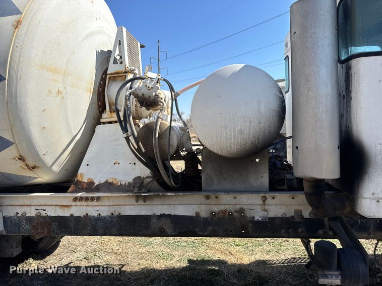 image for item ET1683 2007 Kenworth W900 ready mix truck