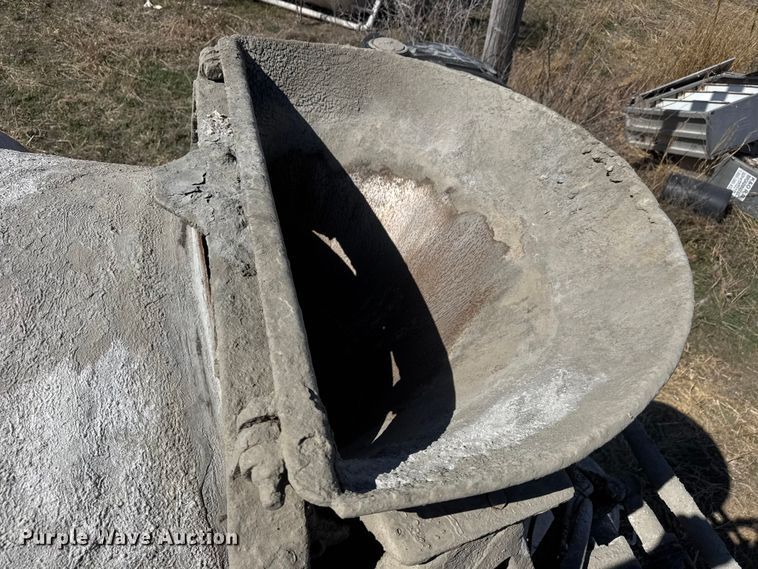 image for item ET1683 2007 Kenworth W900 ready mix truck