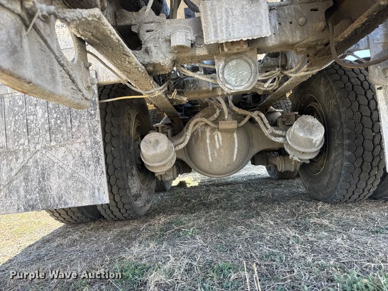 image for item ET1683 2007 Kenworth W900 ready mix truck