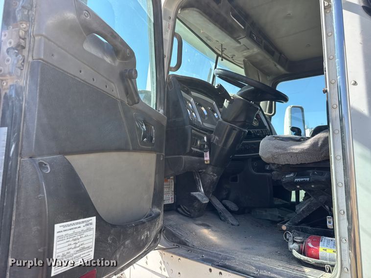 image for item ET1683 2007 Kenworth W900 ready mix truck