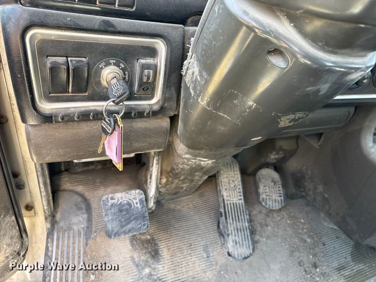 image for item ET1683 2007 Kenworth W900 ready mix truck