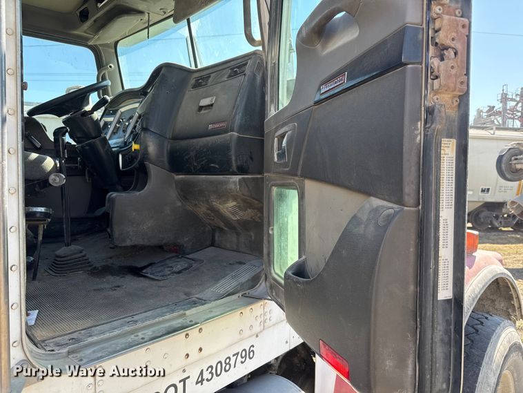 image for item ET1683 2007 Kenworth W900 ready mix truck