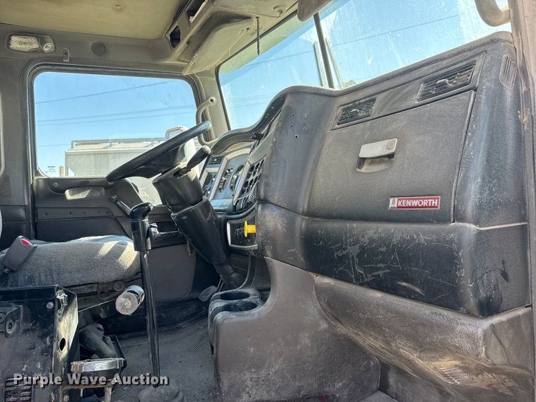 image for item ET1683 2007 Kenworth W900 ready mix truck