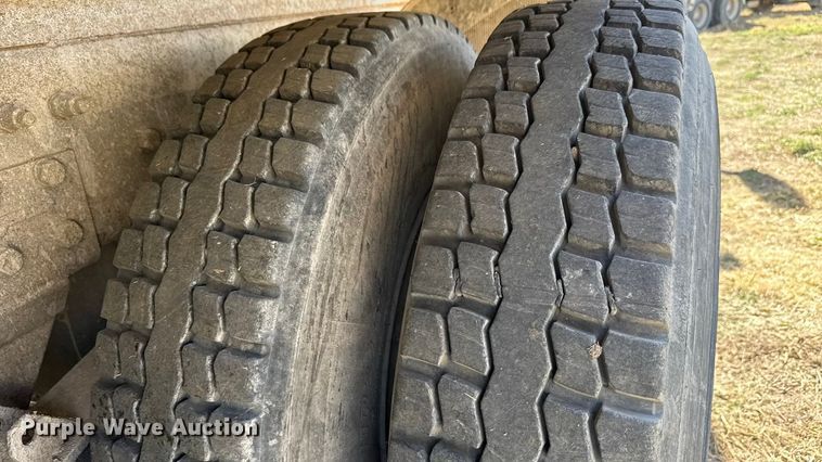 image for item ET1683 2007 Kenworth W900 ready mix truck