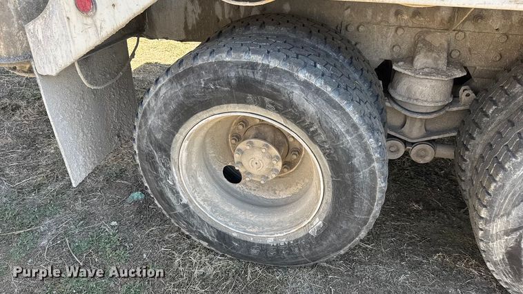 image for item ET1683 2007 Kenworth W900 ready mix truck