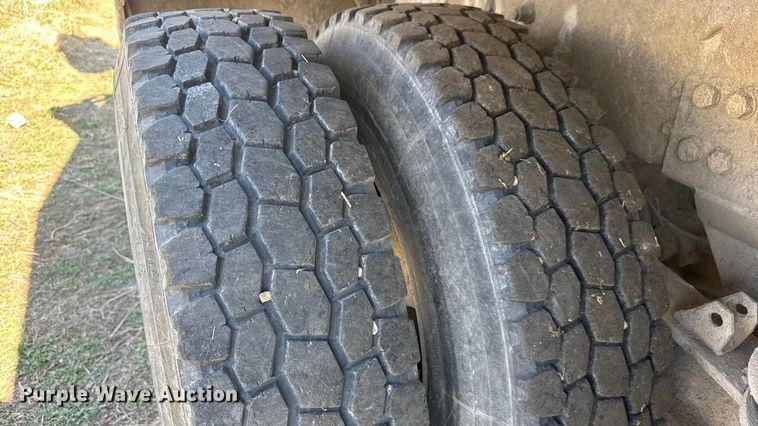 image for item ET1683 2007 Kenworth W900 ready mix truck