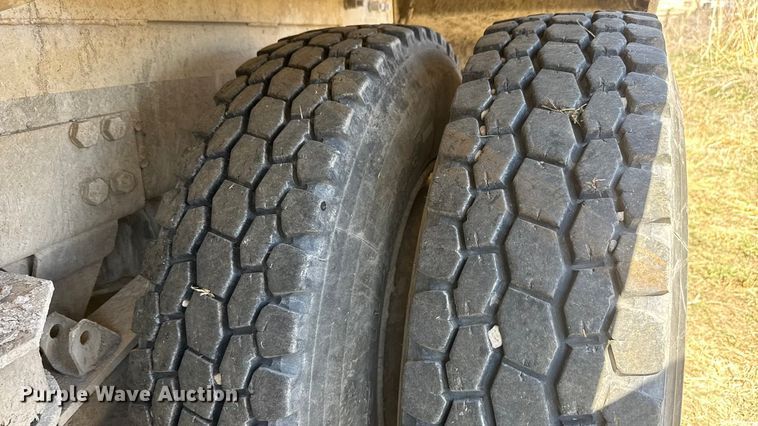 image for item ET1683 2007 Kenworth W900 ready mix truck