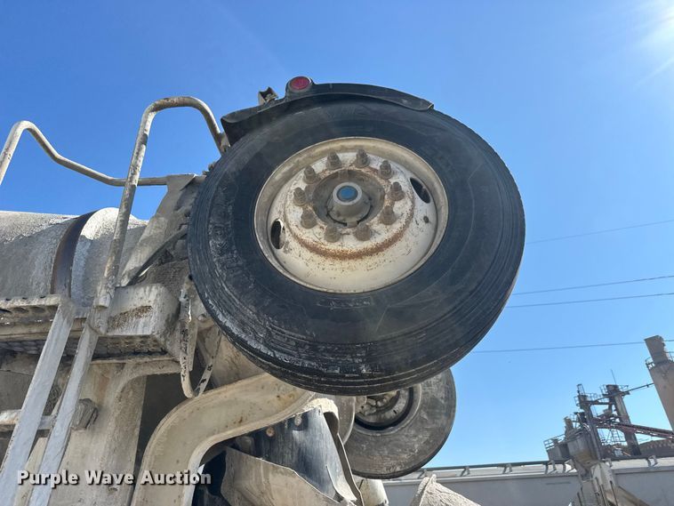 image for item ET1683 2007 Kenworth W900 ready mix truck