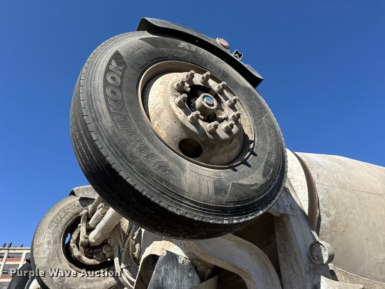 image for item ET1683 2007 Kenworth W900 ready mix truck