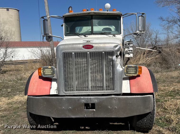 image for item ET1684 2007 Peterbilt 357 ready mix truck