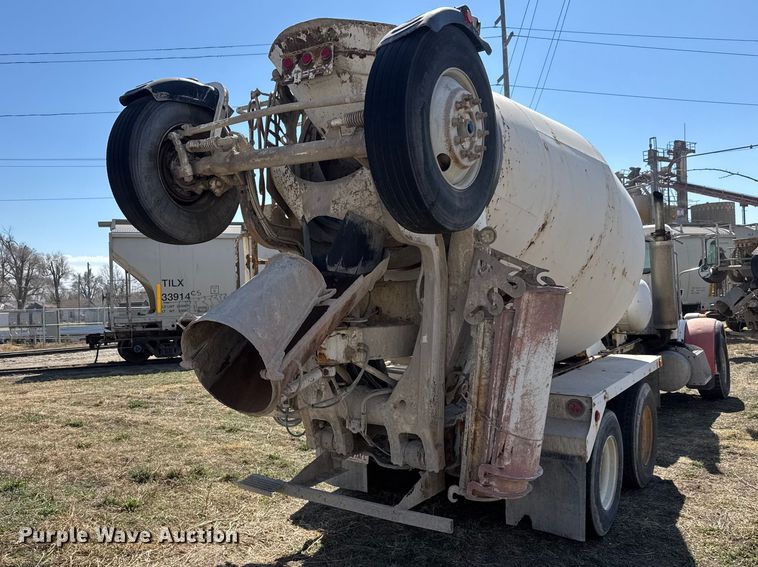 image for item ET1684 2007 Peterbilt 357 ready mix truck