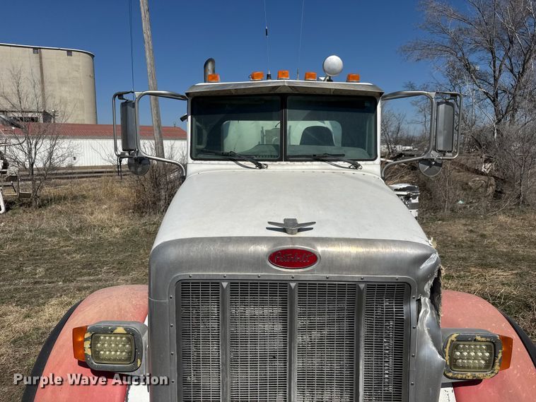 image for item ET1684 2007 Peterbilt 357 ready mix truck