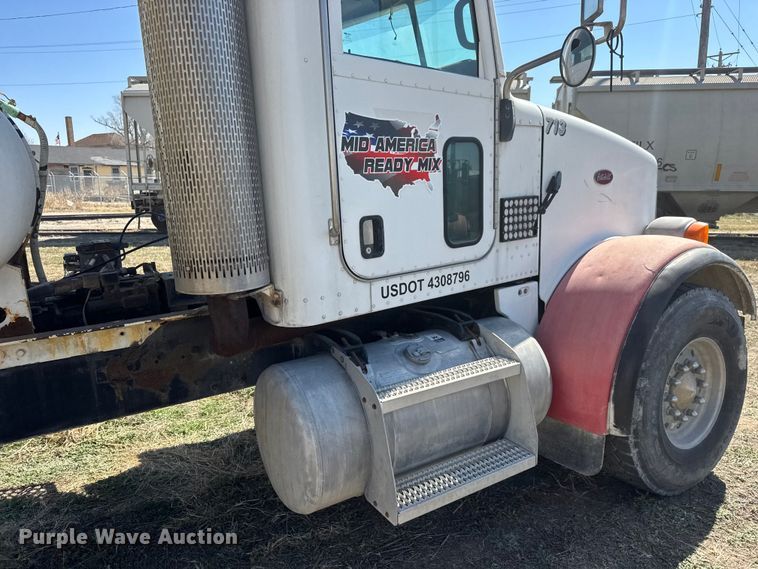 image for item ET1684 2007 Peterbilt 357 ready mix truck