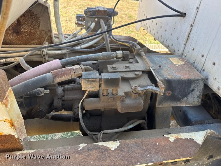 image for item ET1684 2007 Peterbilt 357 ready mix truck