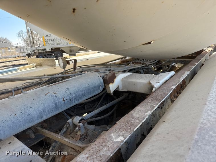 image for item ET1684 2007 Peterbilt 357 ready mix truck