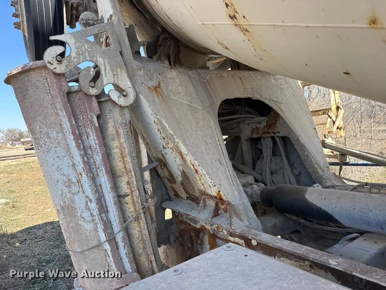 image for item ET1684 2007 Peterbilt 357 ready mix truck