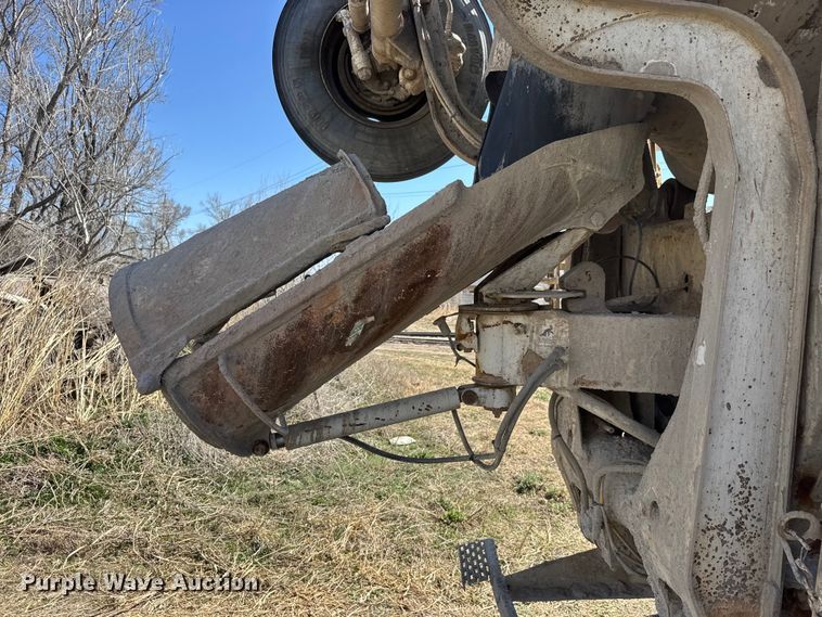 image for item ET1684 2007 Peterbilt 357 ready mix truck