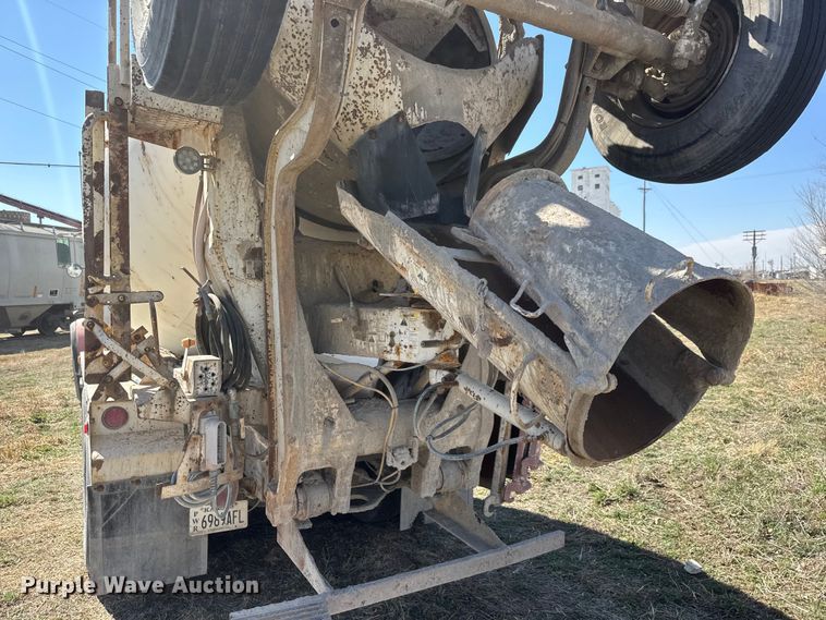 image for item ET1684 2007 Peterbilt 357 ready mix truck