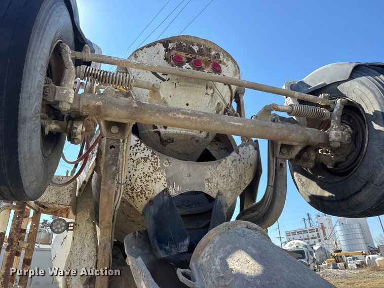 image for item ET1684 2007 Peterbilt 357 ready mix truck