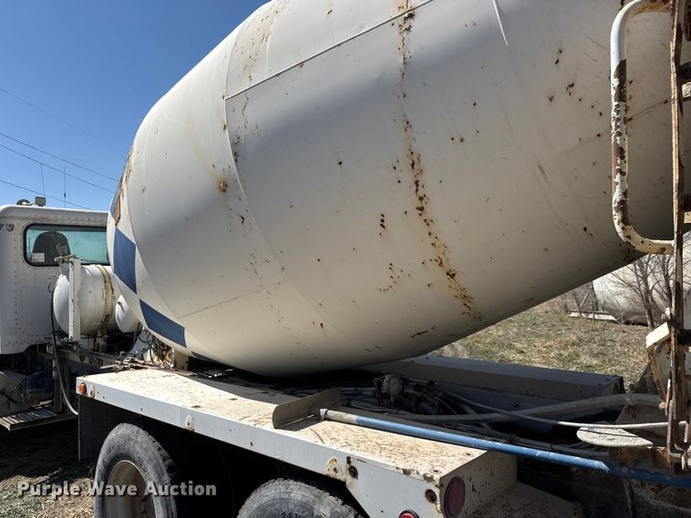 image for item ET1684 2007 Peterbilt 357 ready mix truck