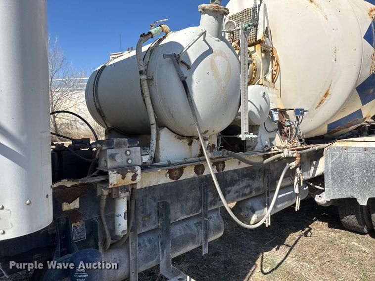 image for item ET1684 2007 Peterbilt 357 ready mix truck