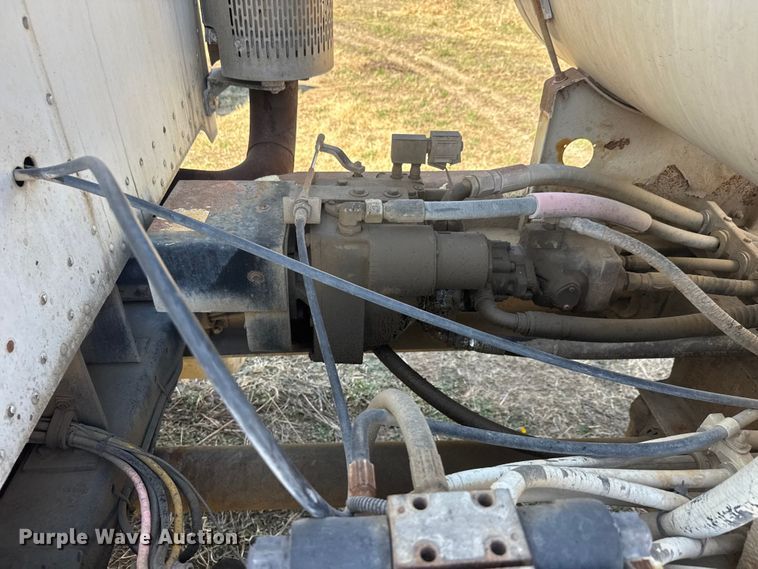 image for item ET1684 2007 Peterbilt 357 ready mix truck