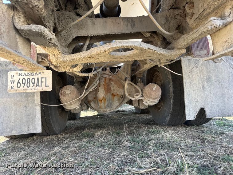 image for item ET1684 2007 Peterbilt 357 ready mix truck