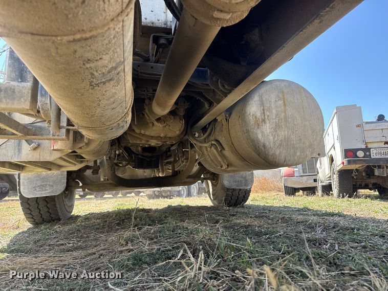 image for item ET1684 2007 Peterbilt 357 ready mix truck