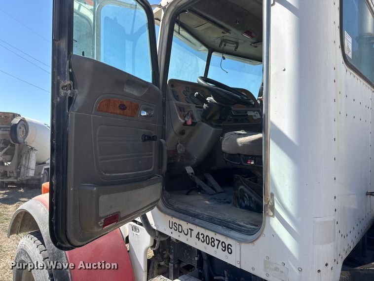 image for item ET1684 2007 Peterbilt 357 ready mix truck