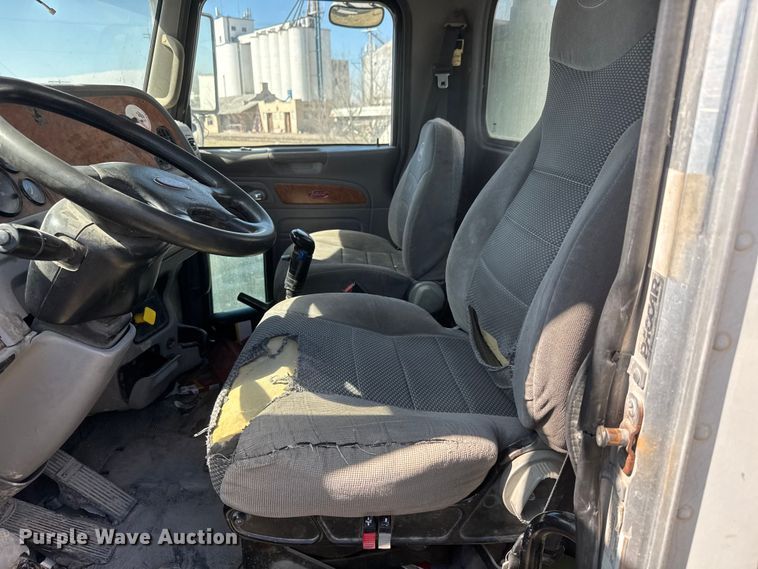 image for item ET1684 2007 Peterbilt 357 ready mix truck