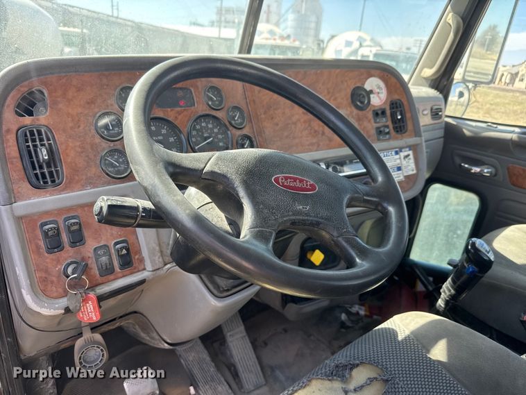 image for item ET1684 2007 Peterbilt 357 ready mix truck