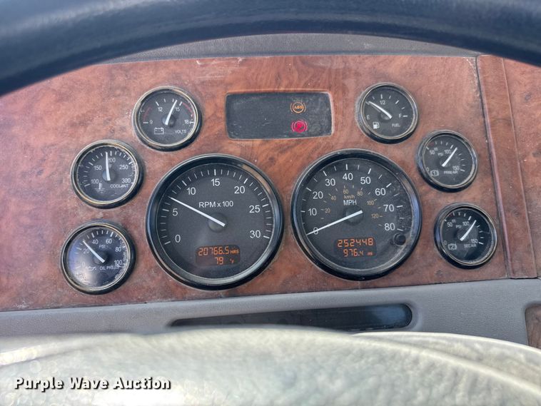 image for item ET1684 2007 Peterbilt 357 ready mix truck