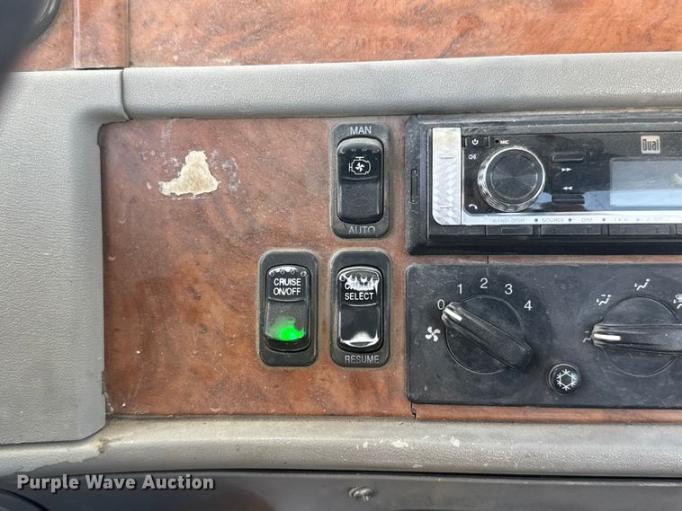 image for item ET1684 2007 Peterbilt 357 ready mix truck