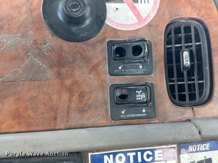 image for item ET1684 2007 Peterbilt 357 ready mix truck