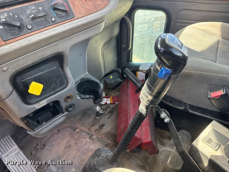 image for item ET1684 2007 Peterbilt 357 ready mix truck