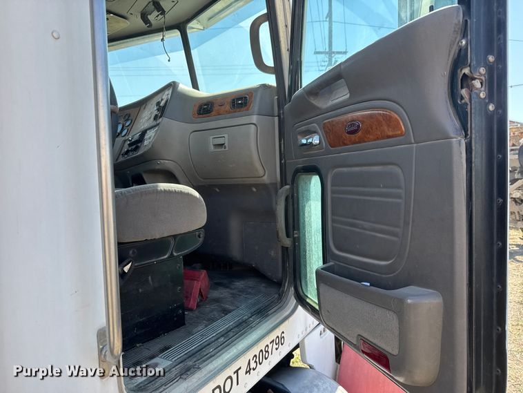 image for item ET1684 2007 Peterbilt 357 ready mix truck