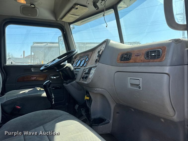 image for item ET1684 2007 Peterbilt 357 ready mix truck