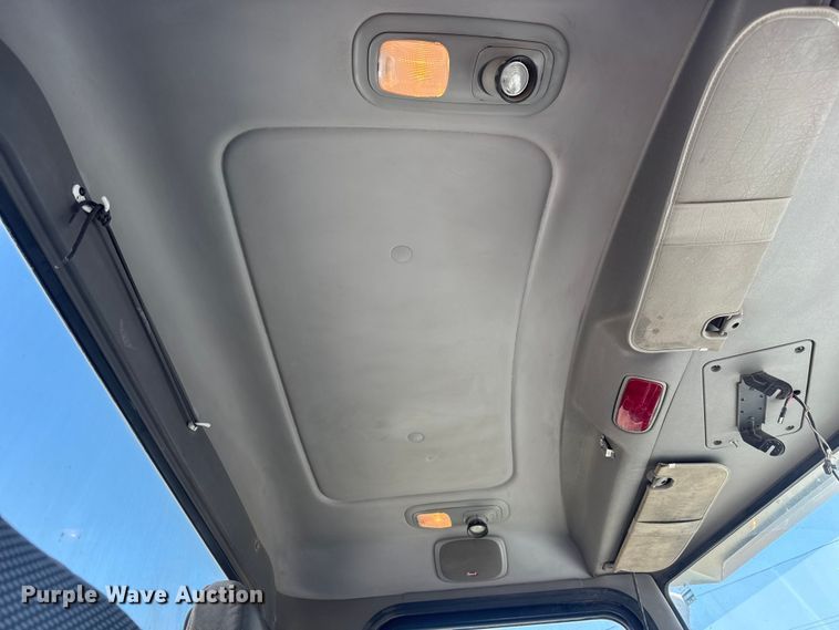 image for item ET1684 2007 Peterbilt 357 ready mix truck