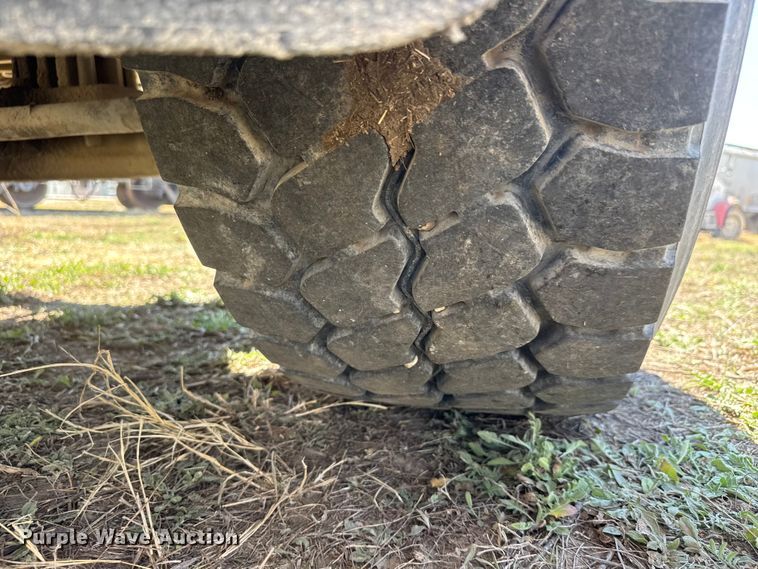 image for item ET1684 2007 Peterbilt 357 ready mix truck