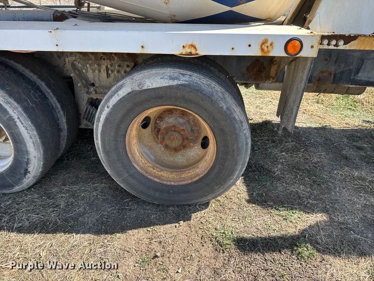 image for item ET1684 2007 Peterbilt 357 ready mix truck