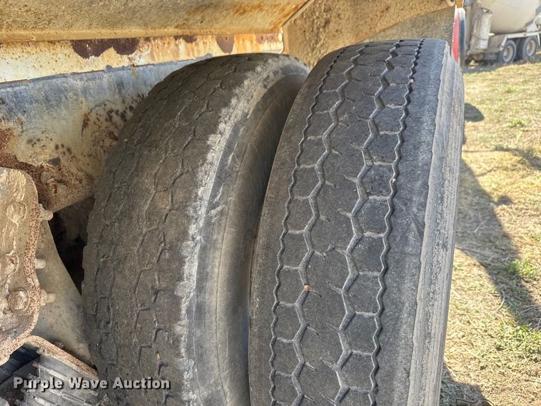 image for item ET1684 2007 Peterbilt 357 ready mix truck