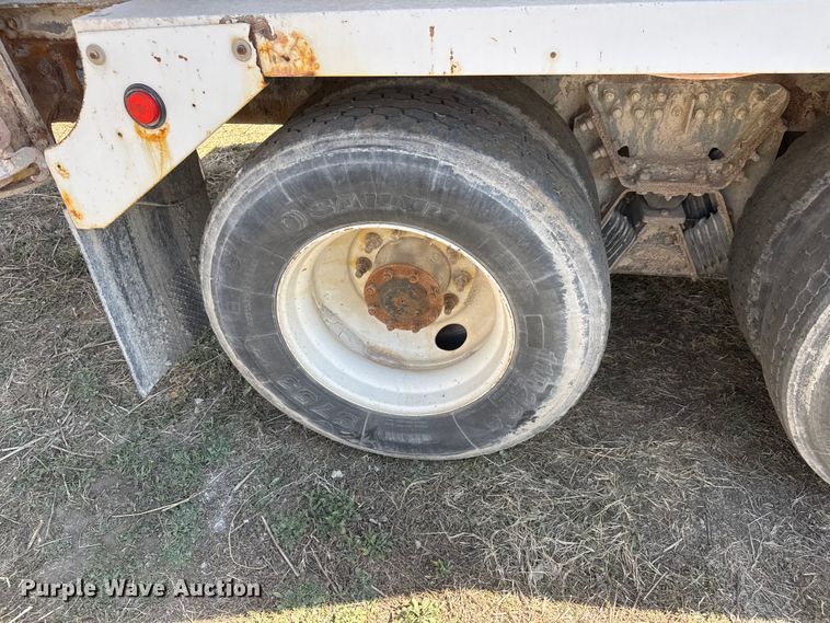 image for item ET1684 2007 Peterbilt 357 ready mix truck