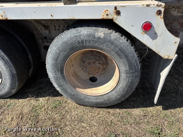 image for item ET1684 2007 Peterbilt 357 ready mix truck