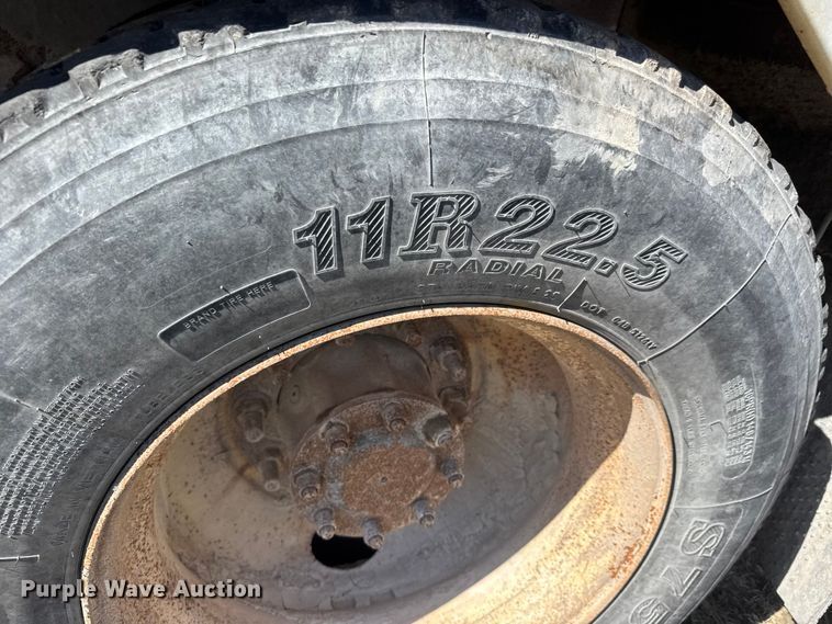 image for item ET1684 2007 Peterbilt 357 ready mix truck