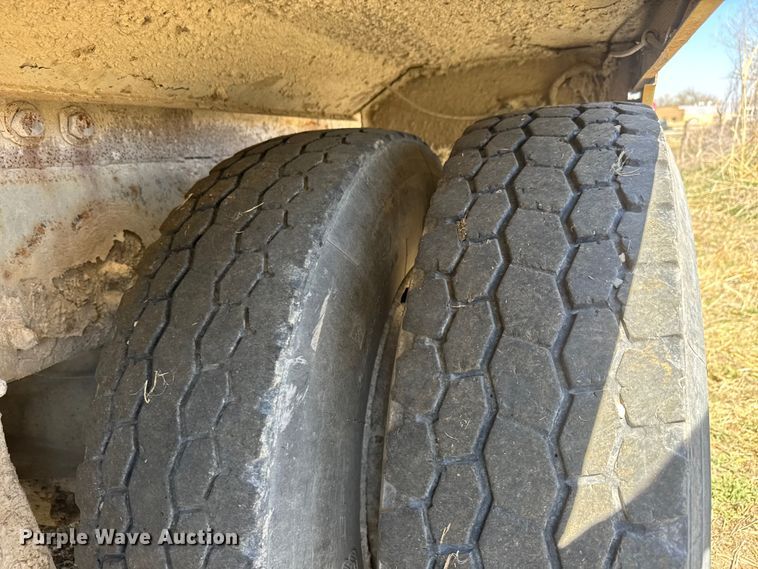 image for item ET1684 2007 Peterbilt 357 ready mix truck